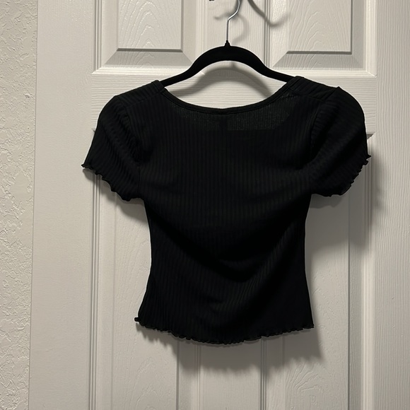 Black crop top with buttons - Picture 5 of 5